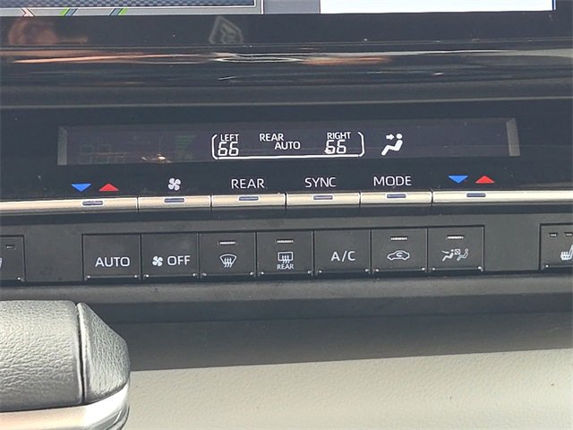 Used 2022 Toyota Sienna XSE image 22