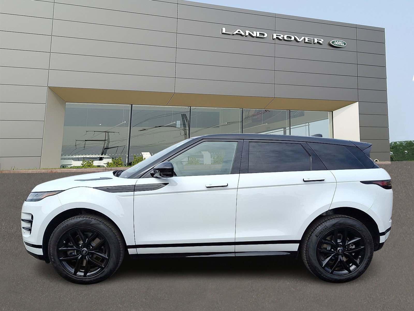 Used 2025 Land Rover Range Rover Evoque Dynamic SE AWD/4WD image 6