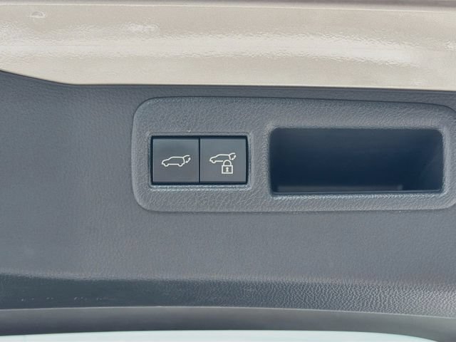 Used 2024 Toyota Venza XLE AWD/4WD image 13