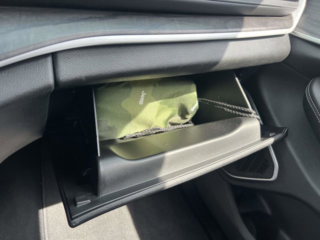 Used 2023 Jeep Grand Cherokee 30th Anniversary image 36