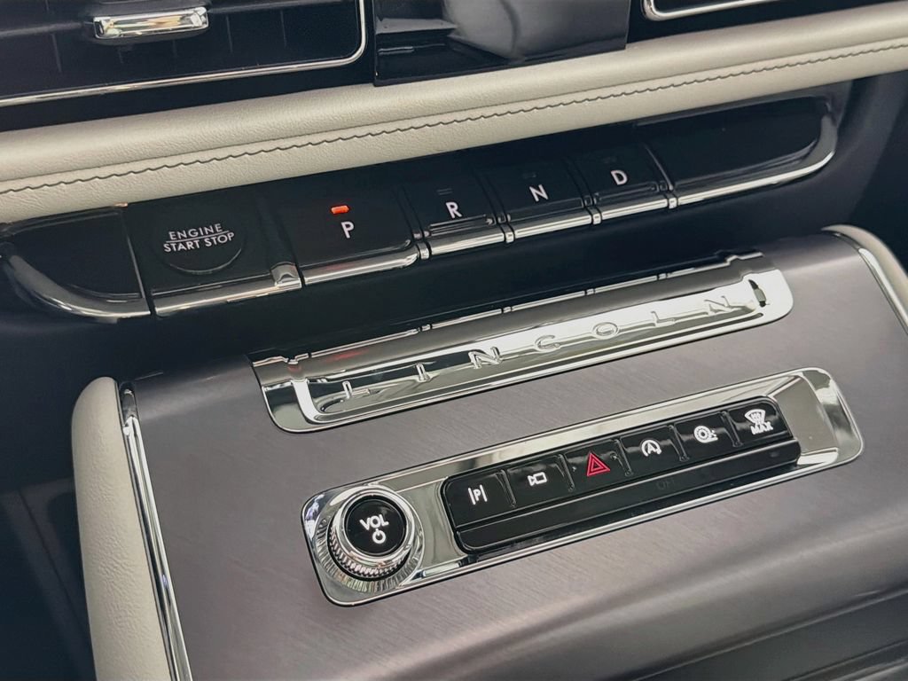 Used 2026 Lincoln Aviator 2WD image 17