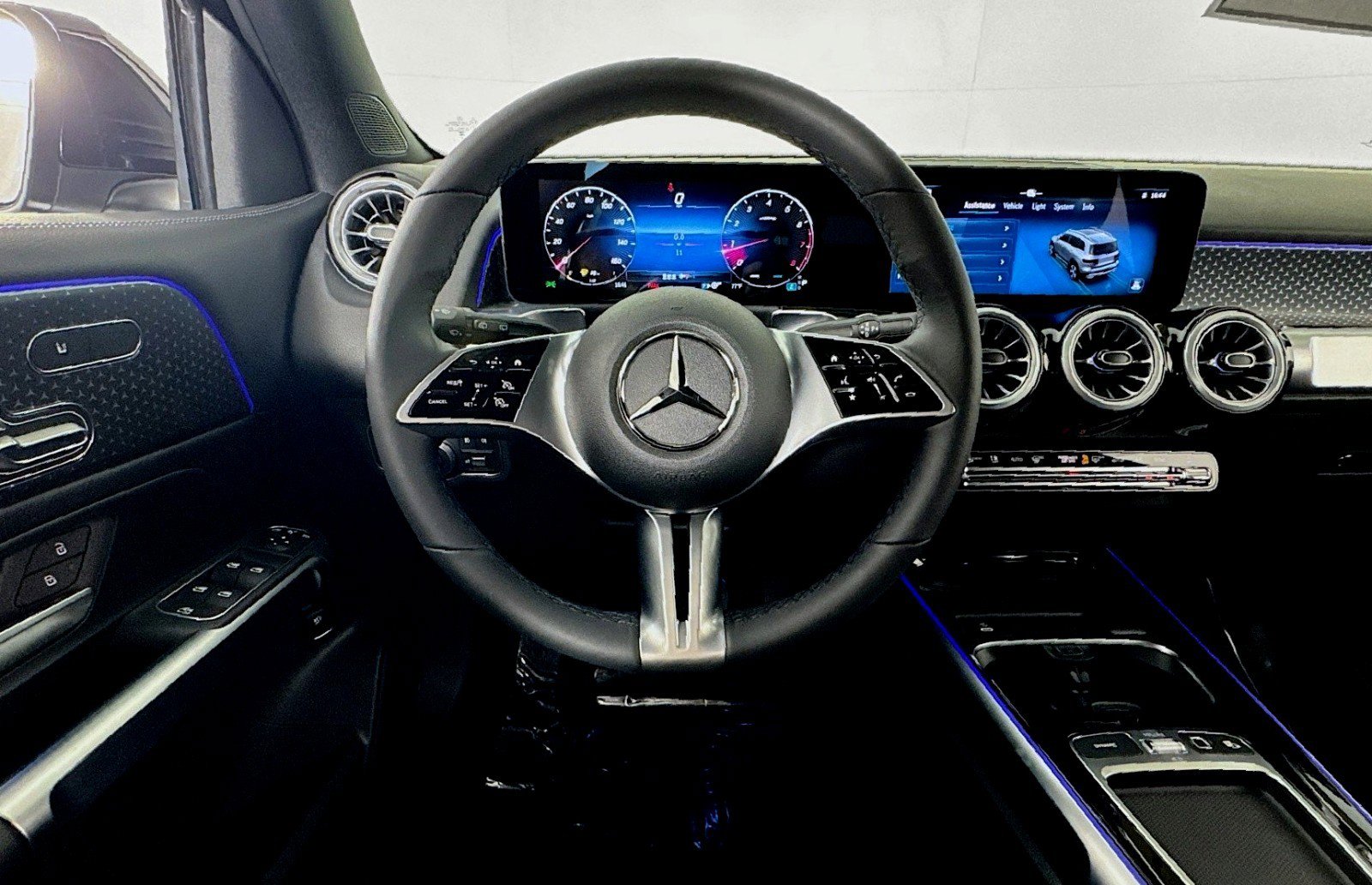 New 2025 Mercedes-Benz GLB 250 image 4