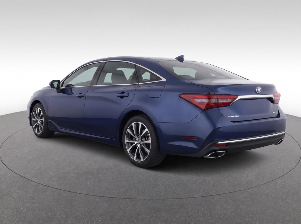 Used 2016 Toyota Avalon XLE FWD image 3