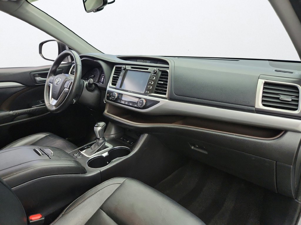 Used 2015 Toyota Highlander XLE AWD/4WD image 29