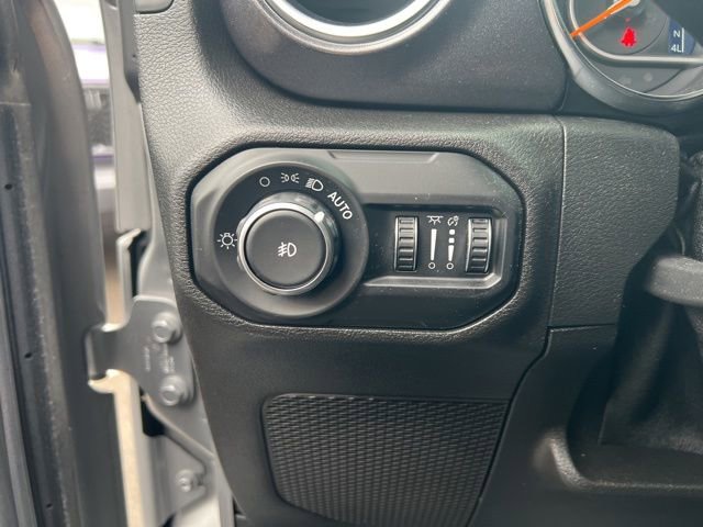 Used 2021 Jeep Wrangler Unlimited Sahara image 5