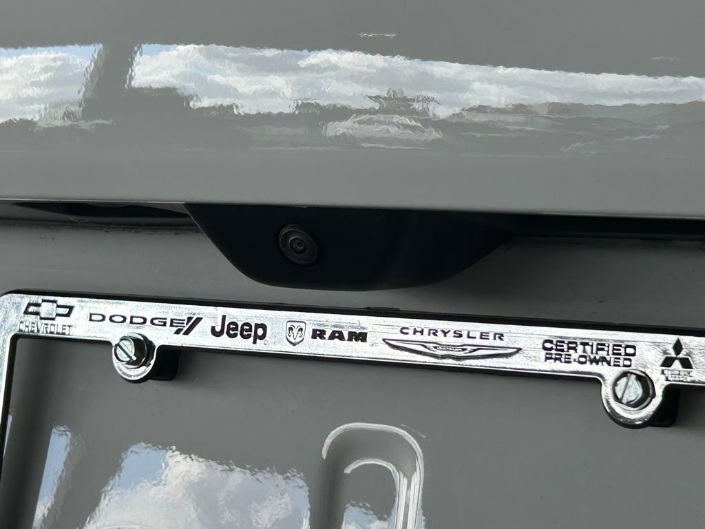 Used 2025 Jeep Grand Cherokee Laredo image 32