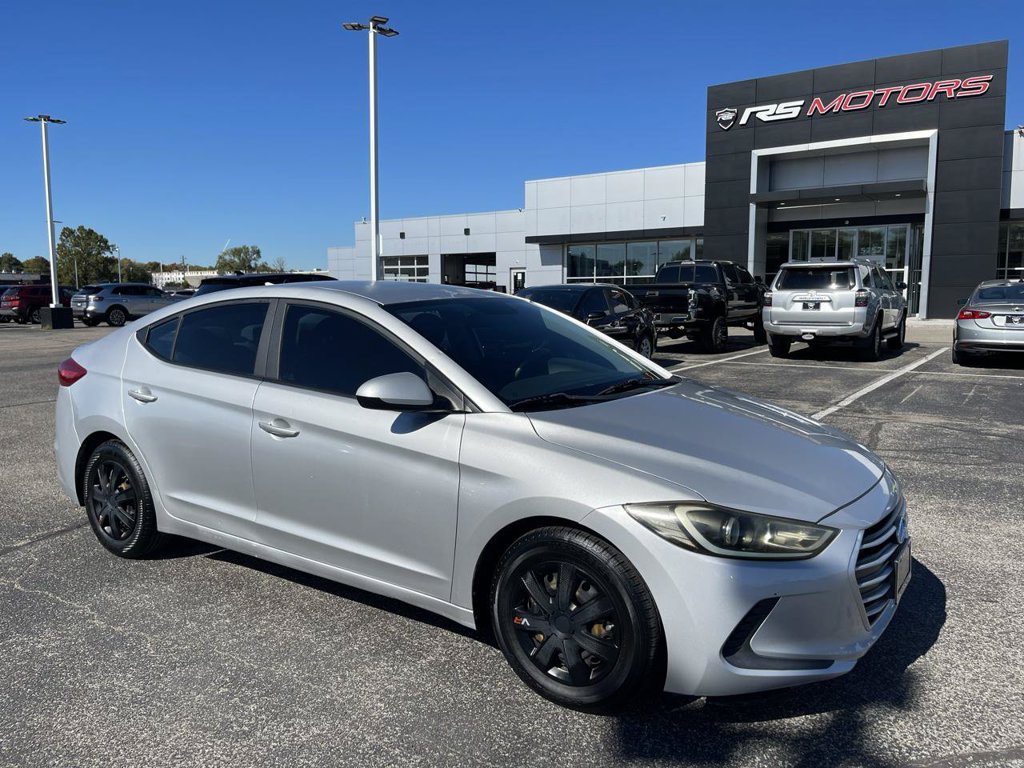 Used 2017 Hyundai Elantra SE FWD image 1