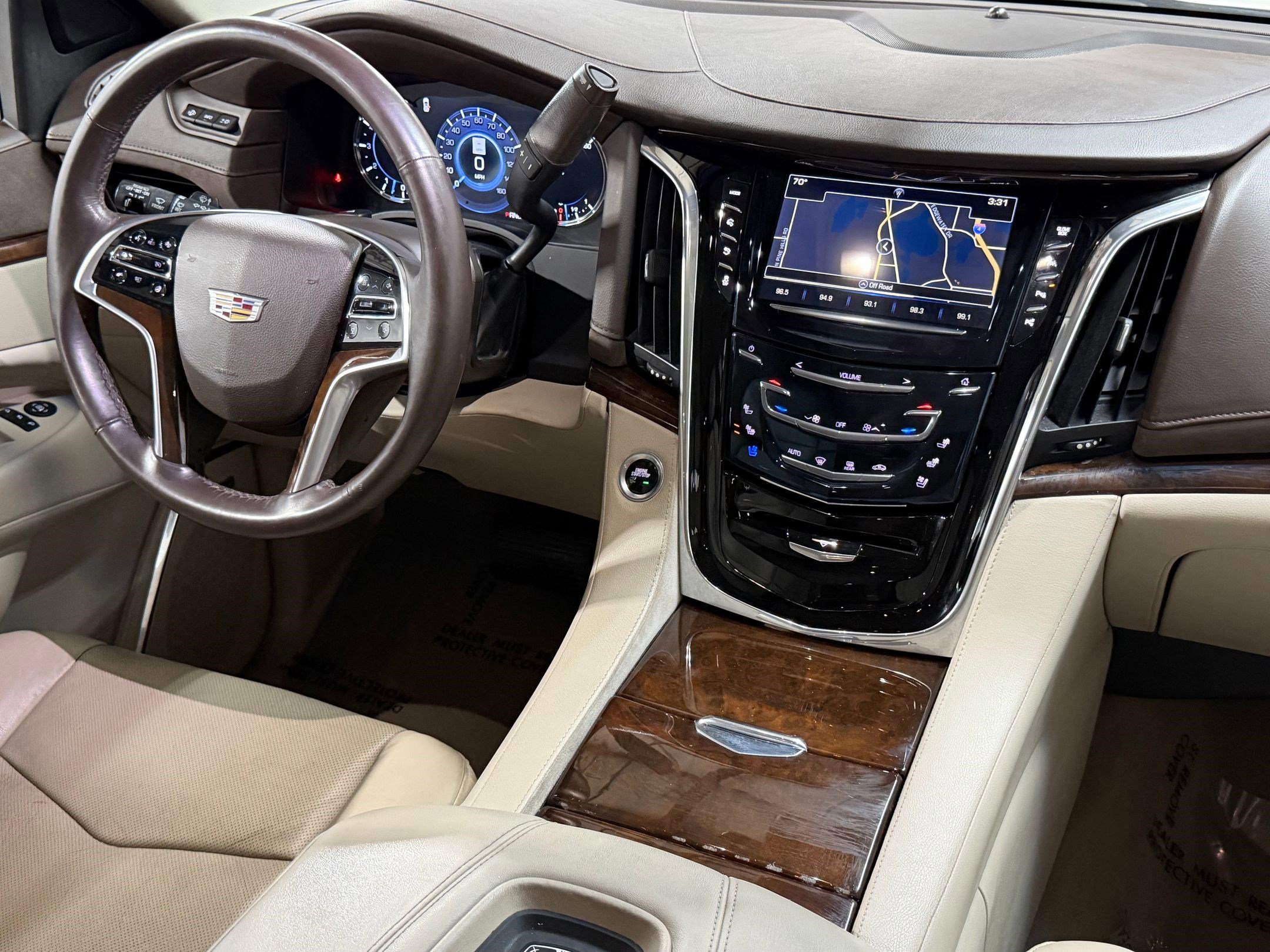 Used 2017 Cadillac Escalade Premium Luxury RWD image 4