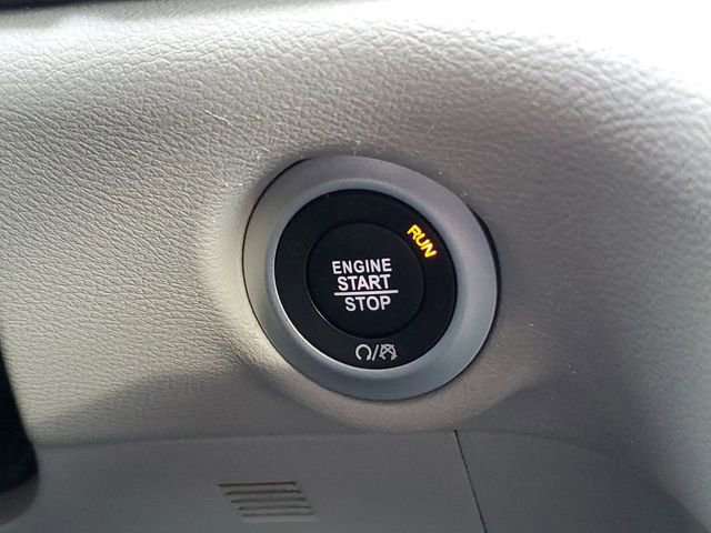 Used 2024 Chrysler Pacifica Touring-L image 13