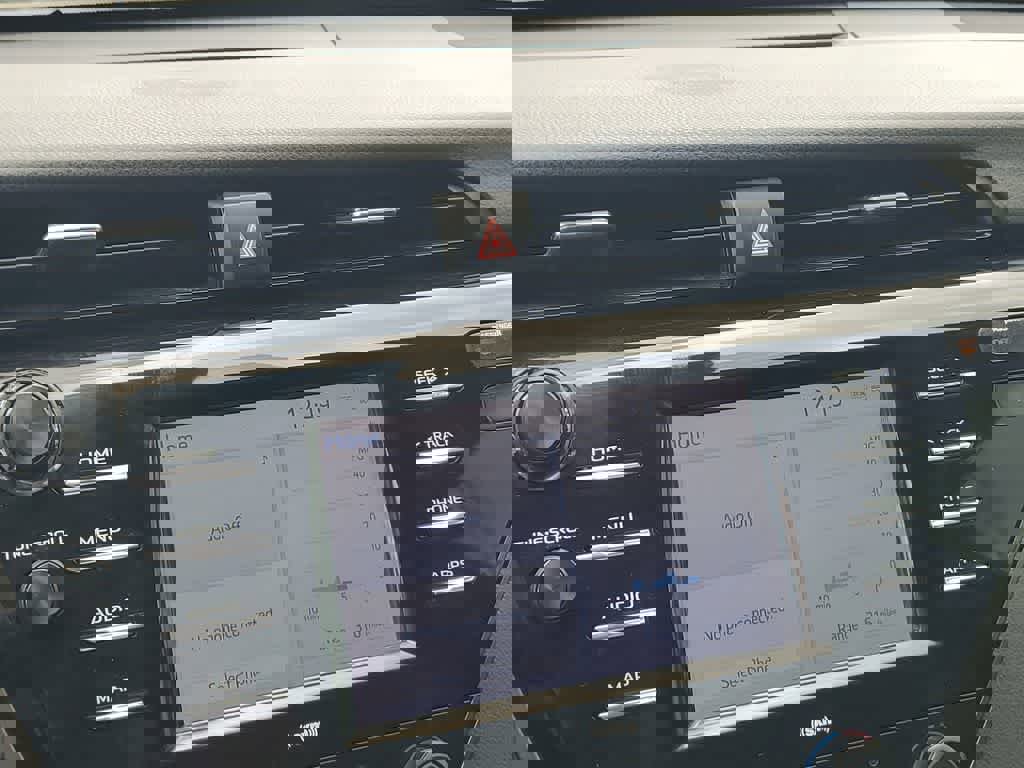 Used 2020 Toyota Camry LE image 27