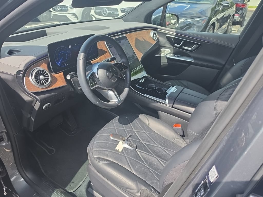 Used 2023 Mercedes-Benz EQE 500 4MATIC SUV image 4