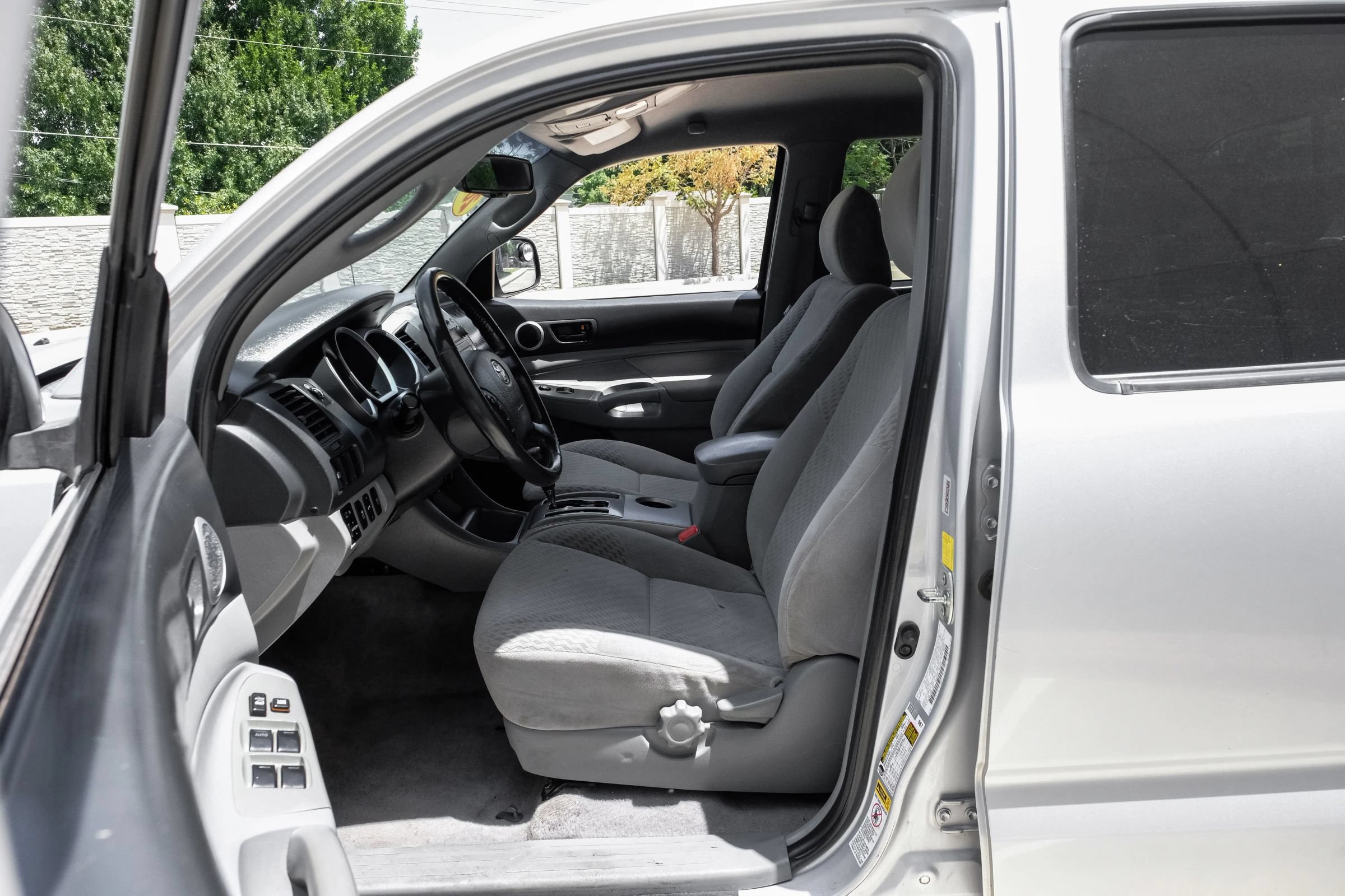 Used 2011 Toyota Tacoma 4x4 Double Cab w/ SR5 Pkg #2 image 4