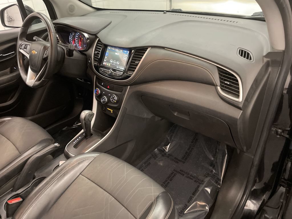 Used 2019 Chevrolet Trax LT w/ LT Convenience Package AWD/4WD image 21