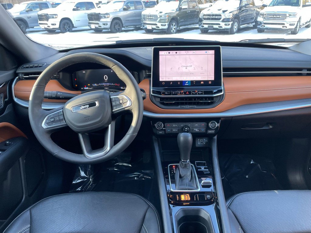 Used 2025 Jeep Compass Limited w/ Elite Group AWD/4WD image 12