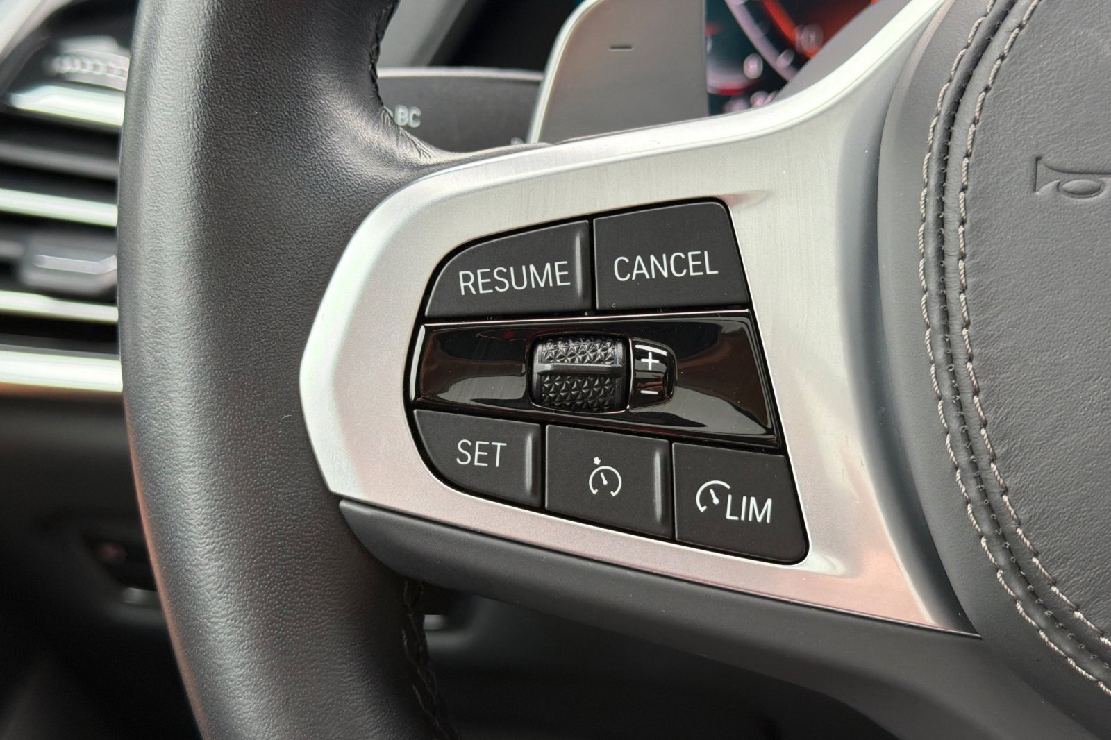 Certified 2022 BMW X7 xDrive40i w/ M Sport Package image 32