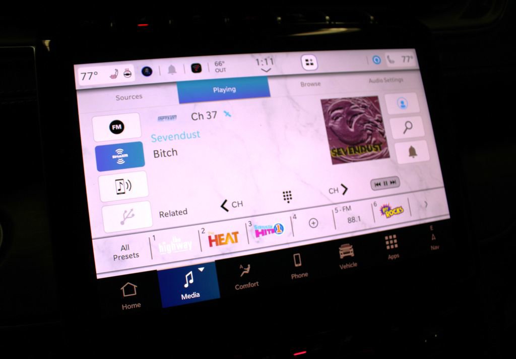 New 2025 Jeep Grand Cherokee Limited w/ Luxury Tech Group II image 15