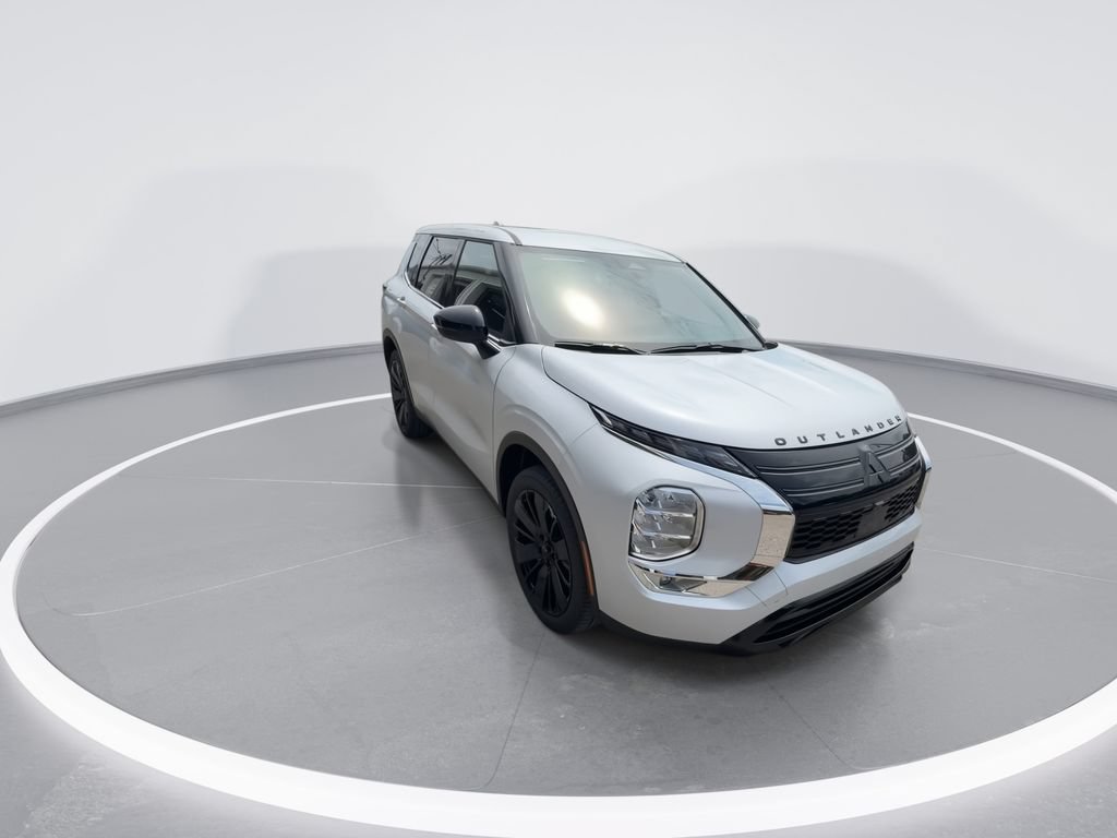 New 2026 Mitsubishi Outlander LE FWD image 2
