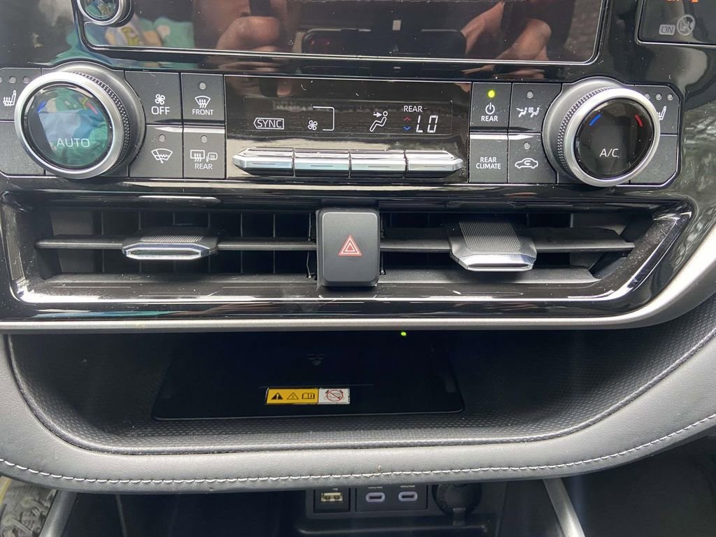 Used 2024 Toyota Highlander XLE image 26