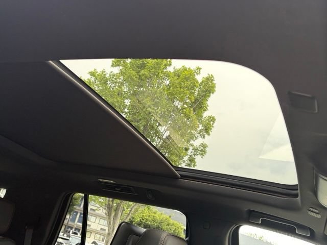 Used 2021 Chevrolet Tahoe High Country w/ Premium Package AWD/4WD image 30