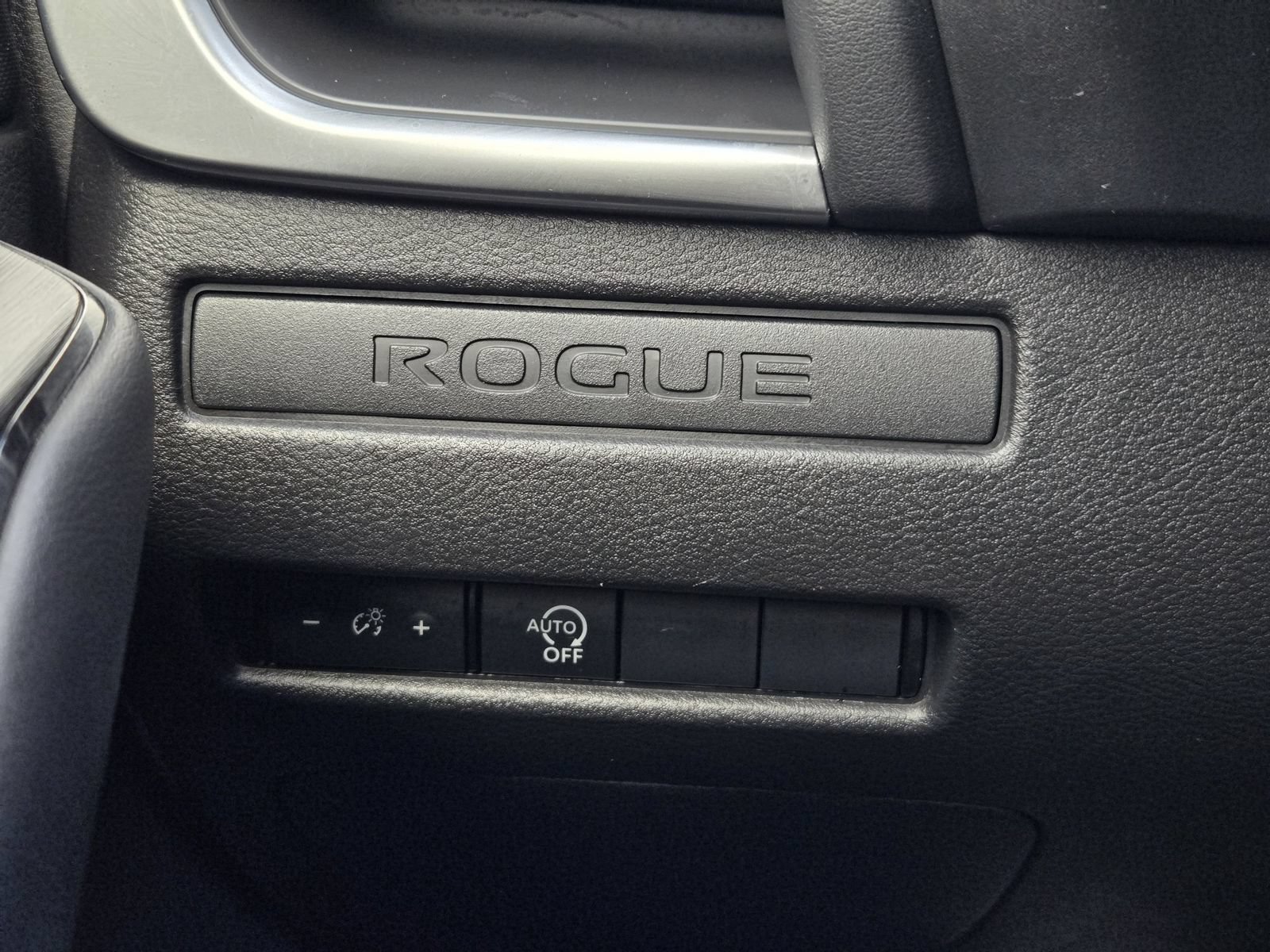 Used 2025 Nissan Rogue S AWD/4WD image 21