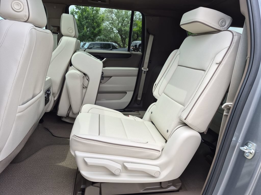 New 2026 GMC Yukon XL Denali w/ Sun & Power Step Package AWD/4WD image 38