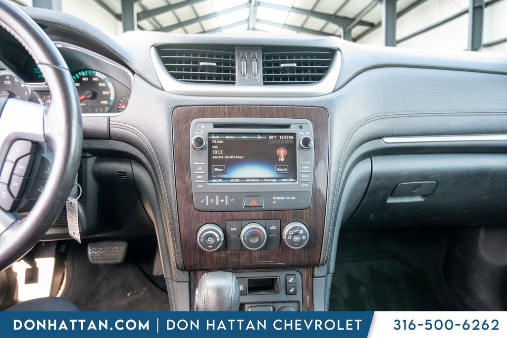 Used 2017 Chevrolet Traverse LT w/ Style and Technology Package image 8