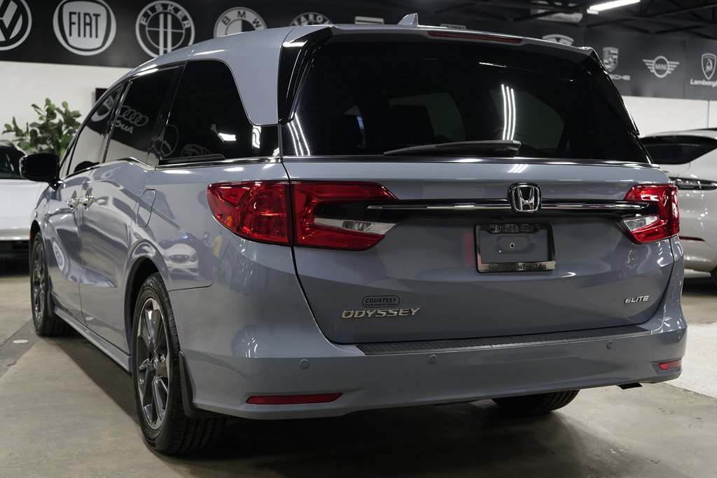 Used 2023 Honda Odyssey Elite image 3