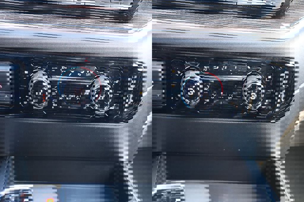 Used 2023 Chevrolet Silverado 1500 LT w/ Convenience Package II AWD/4WD image 22