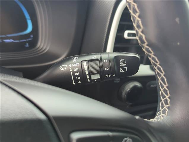 Used 2023 Hyundai Venue Limited FWD image 19
