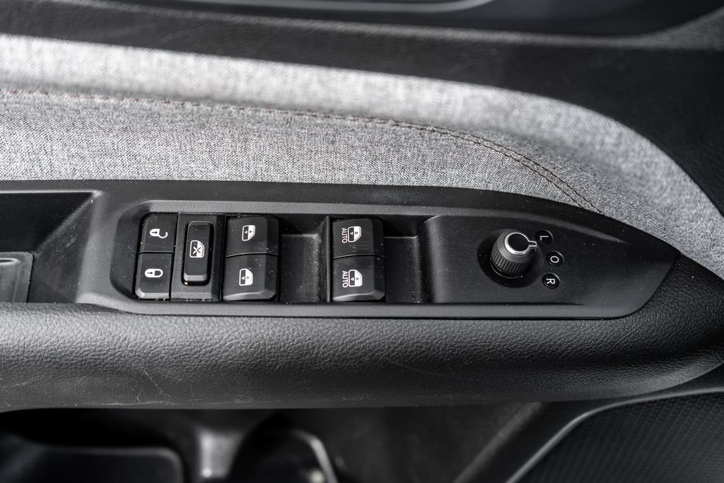 Used 2023 Jeep Compass Latitude AWD/4WD image 17