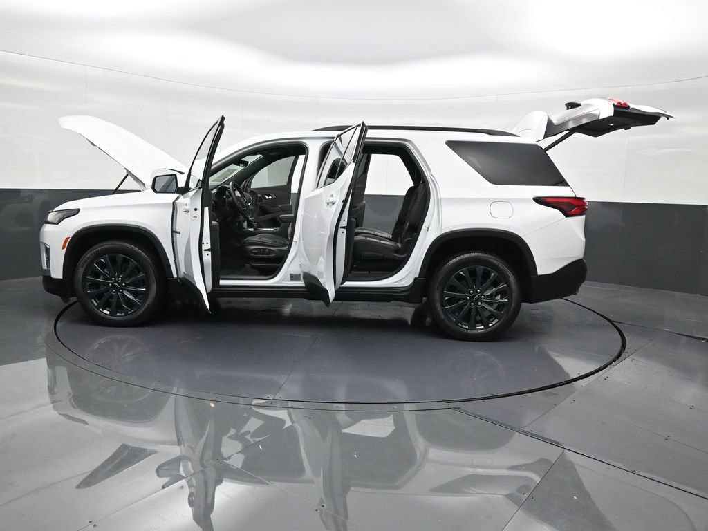 Used 2023 Chevrolet Traverse RS image 34