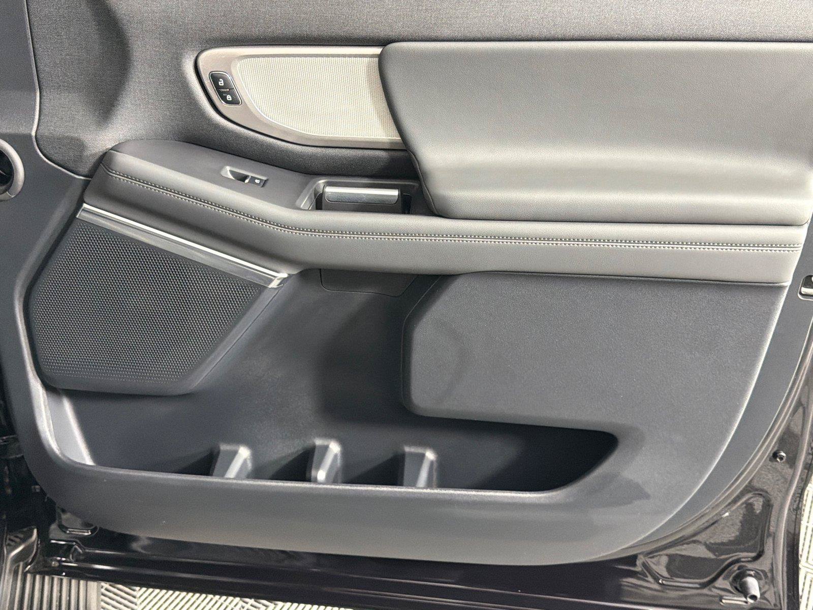 Used 2026 Ford Expedition Active RWD image 14