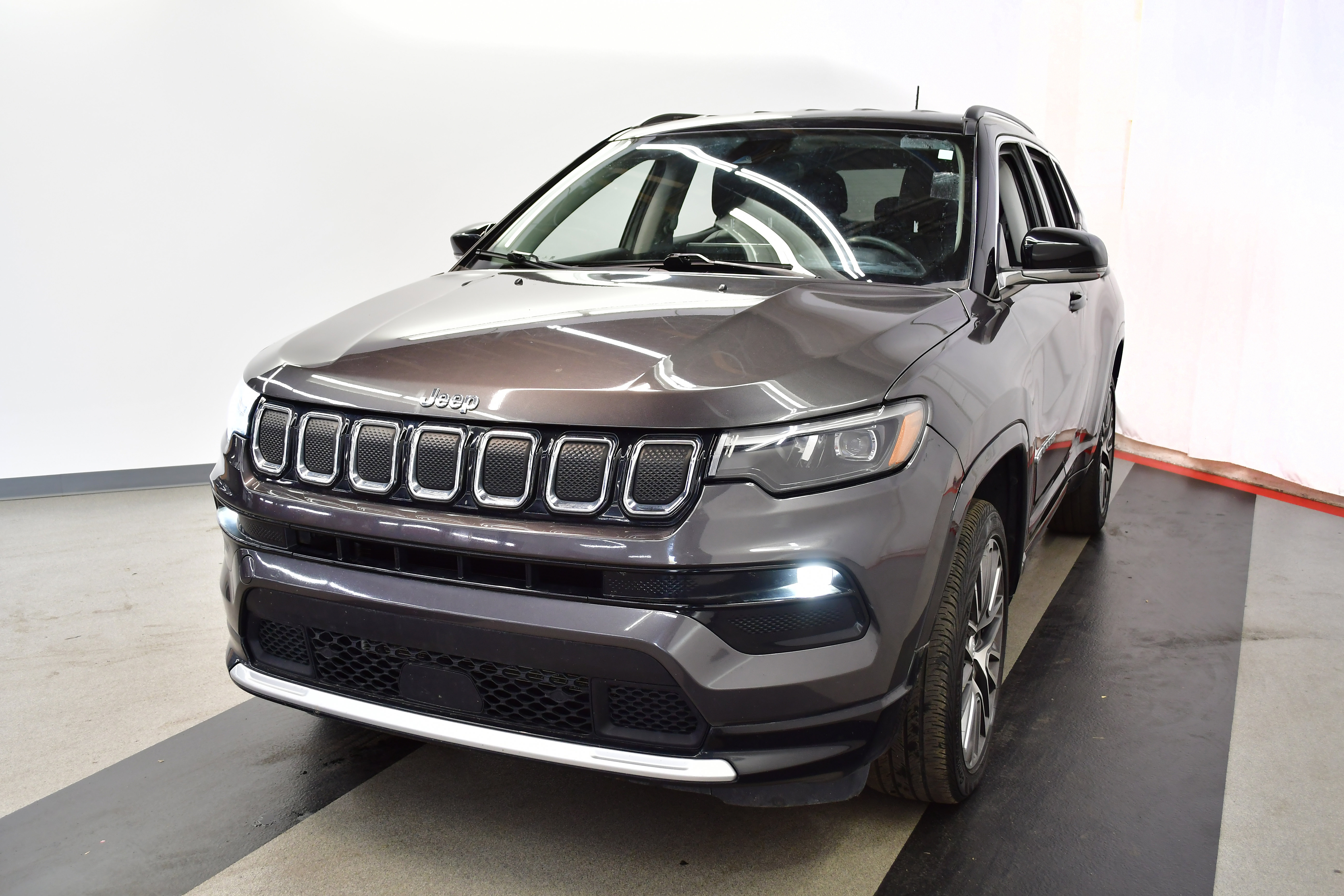 Used 2022 Jeep Compass Limited w/ Elite Group image 4