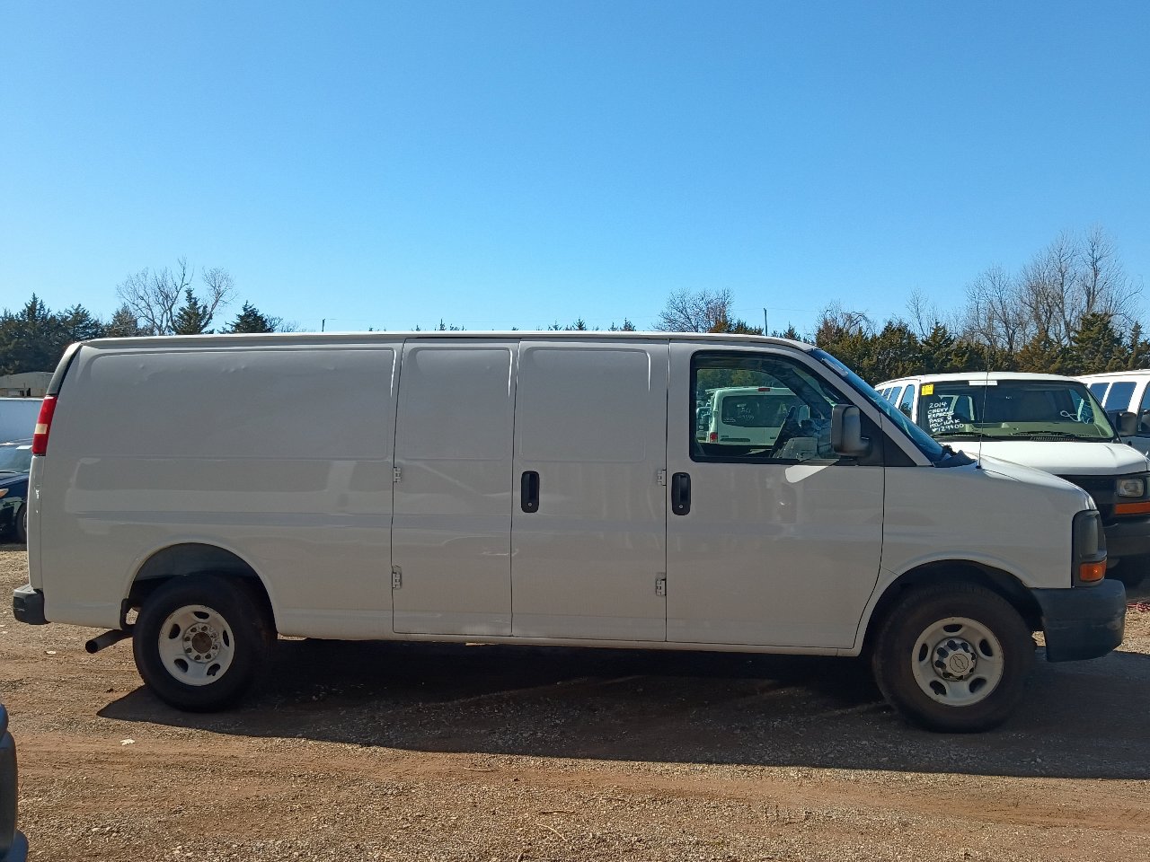 Used 2010 Chevrolet Express 2500 Extended image 4