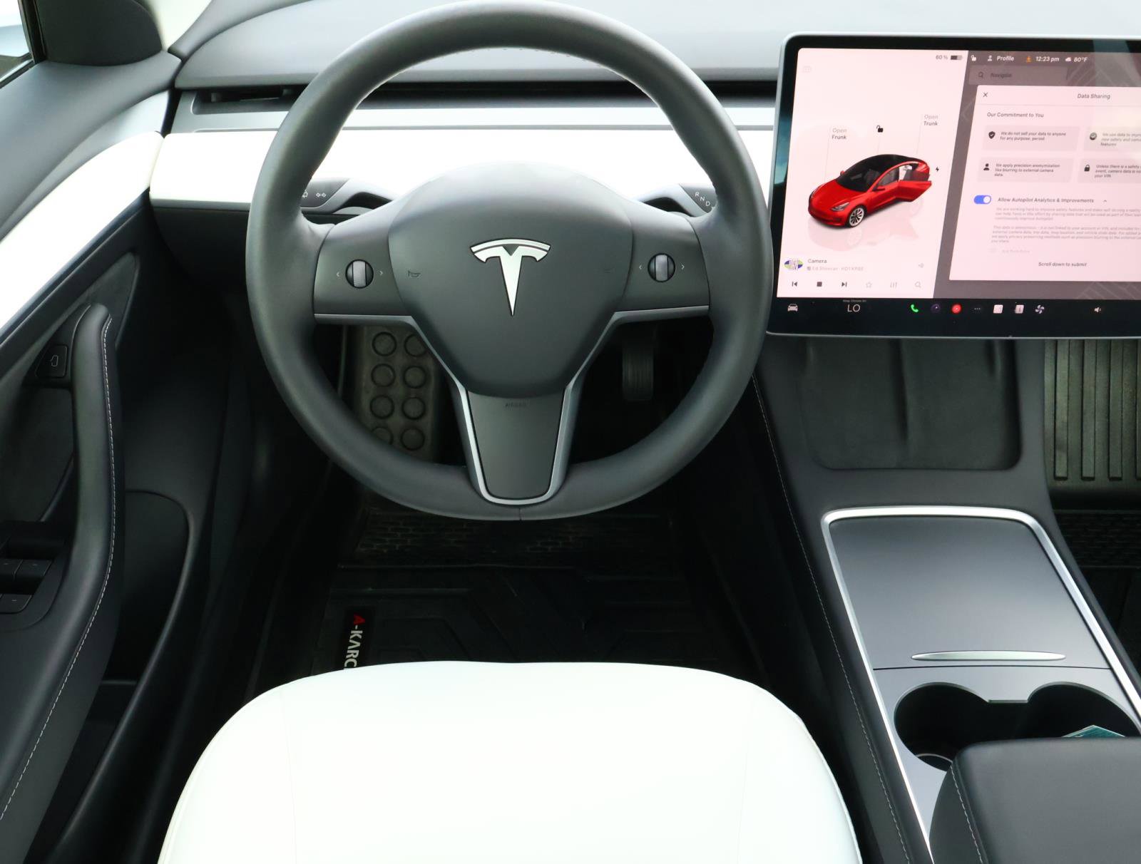 Used 2022 Tesla Model 3 Standard Range image 9