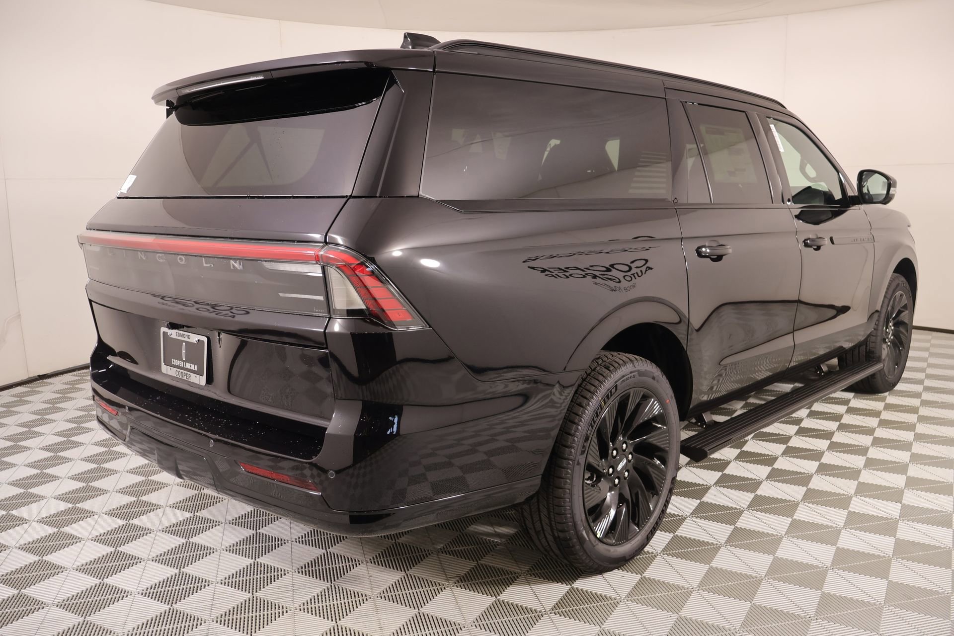 New 2026 Lincoln Navigator L Reserve w/ Jet Appearance Package AWD/4WD image 22