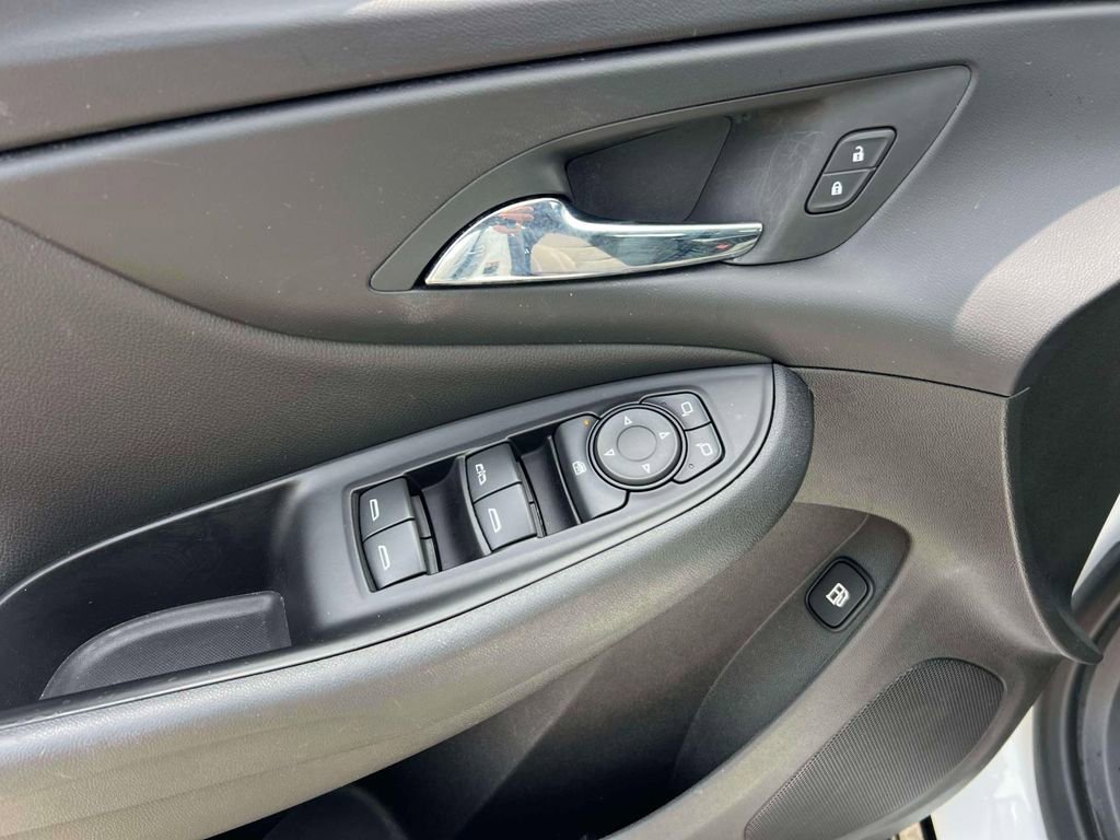 Used 2018 Chevrolet Volt LT w/ Comfort Package FWD image 19