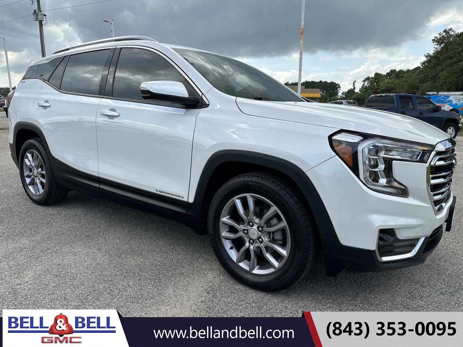 Used 2022 GMC Terrain SLT w/ LPO, Floor Liner Package FWD image 1
