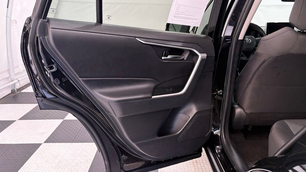 Used 2024 Toyota RAV4 XLE FWD image 18