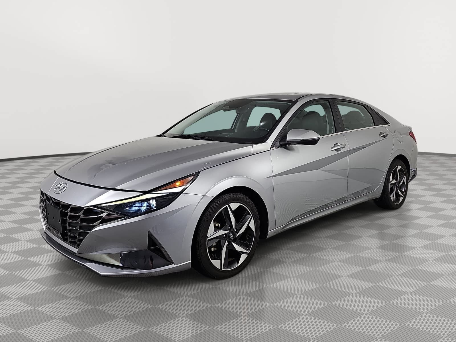 Used 2022 Hyundai Elantra Limited w/ Cargo Package FWD image 4