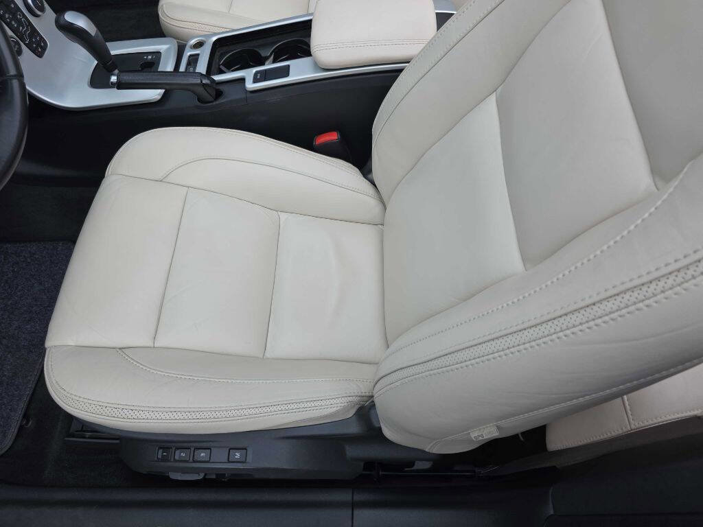 Used 2013 Volvo C70 T5 image 12