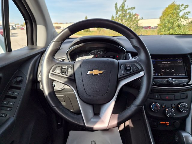Used 2022 Chevrolet Trax LT w/ LT Convenience Package AWD/4WD image 17