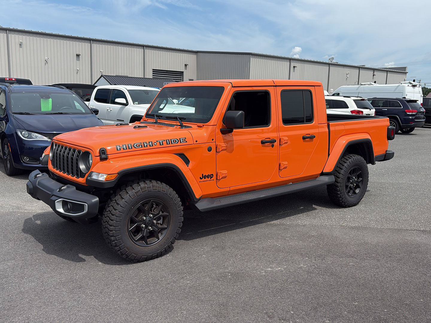 Used 2025 Jeep Gladiator Sport AWD/4WD image 2