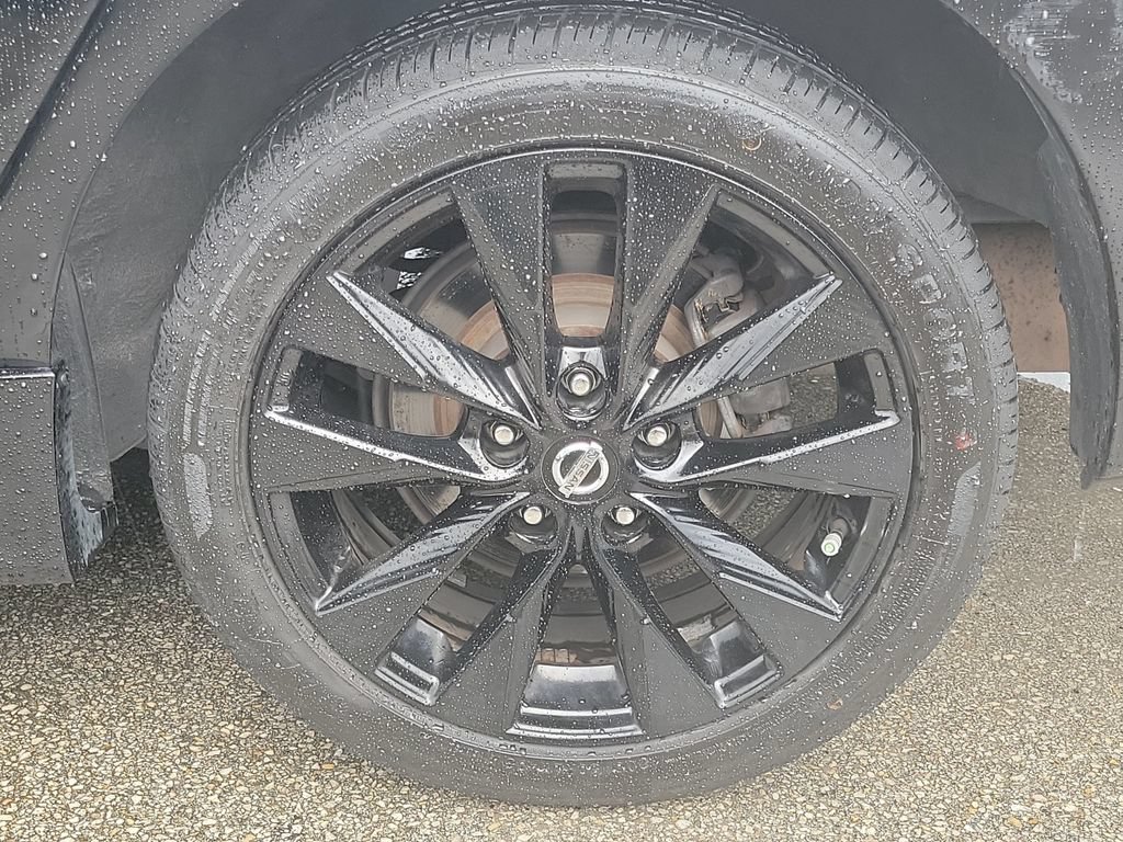 Used 2018 Nissan Sentra SR w/ SR Midnight Edition Package FWD image 10