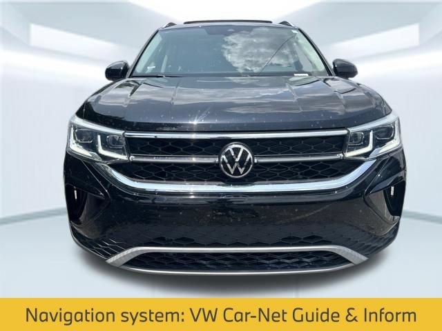 Used 2022 Volkswagen Taos SEL FWD image 2