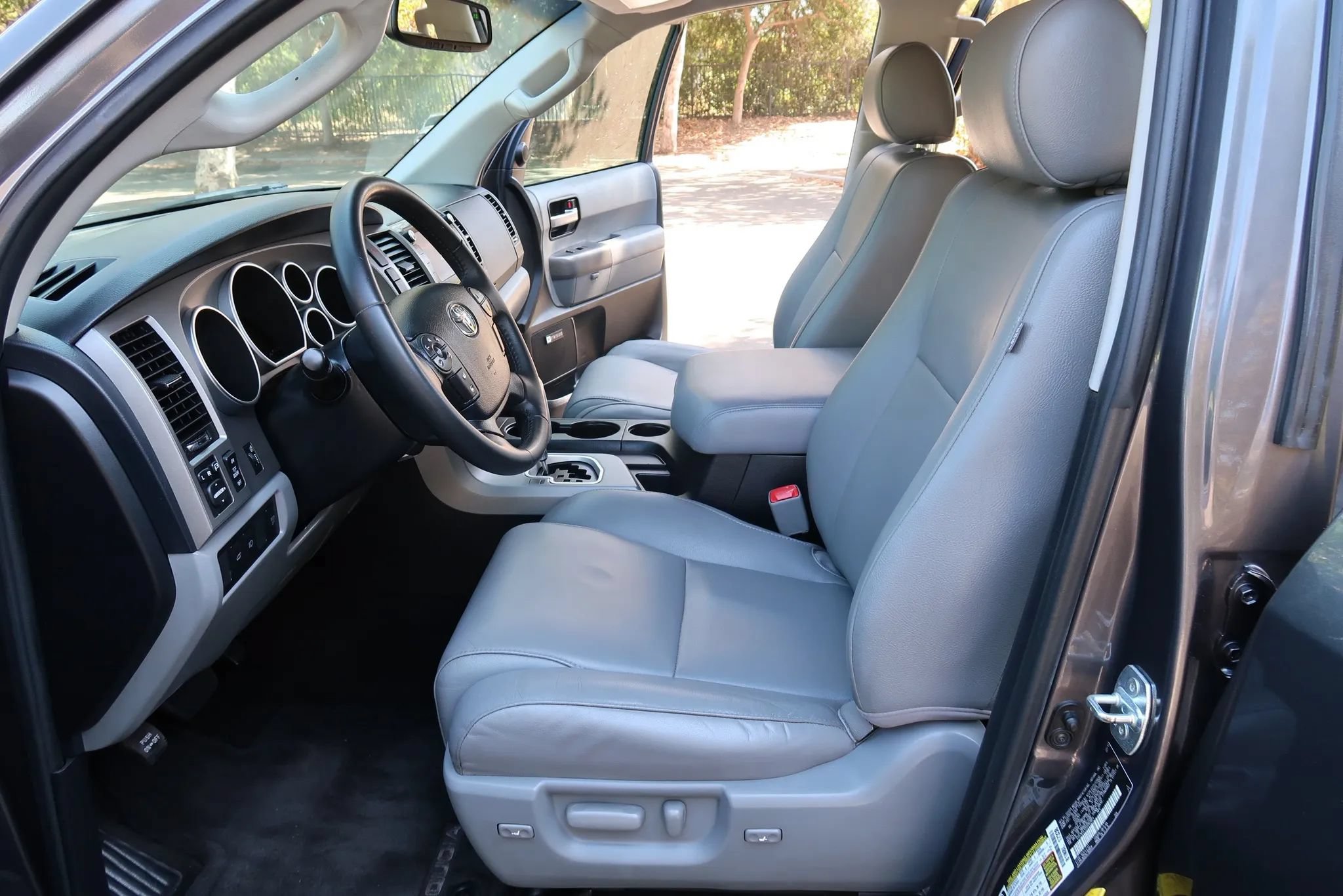 Used 2013 Toyota Sequoia Limited AWD/4WD image 15