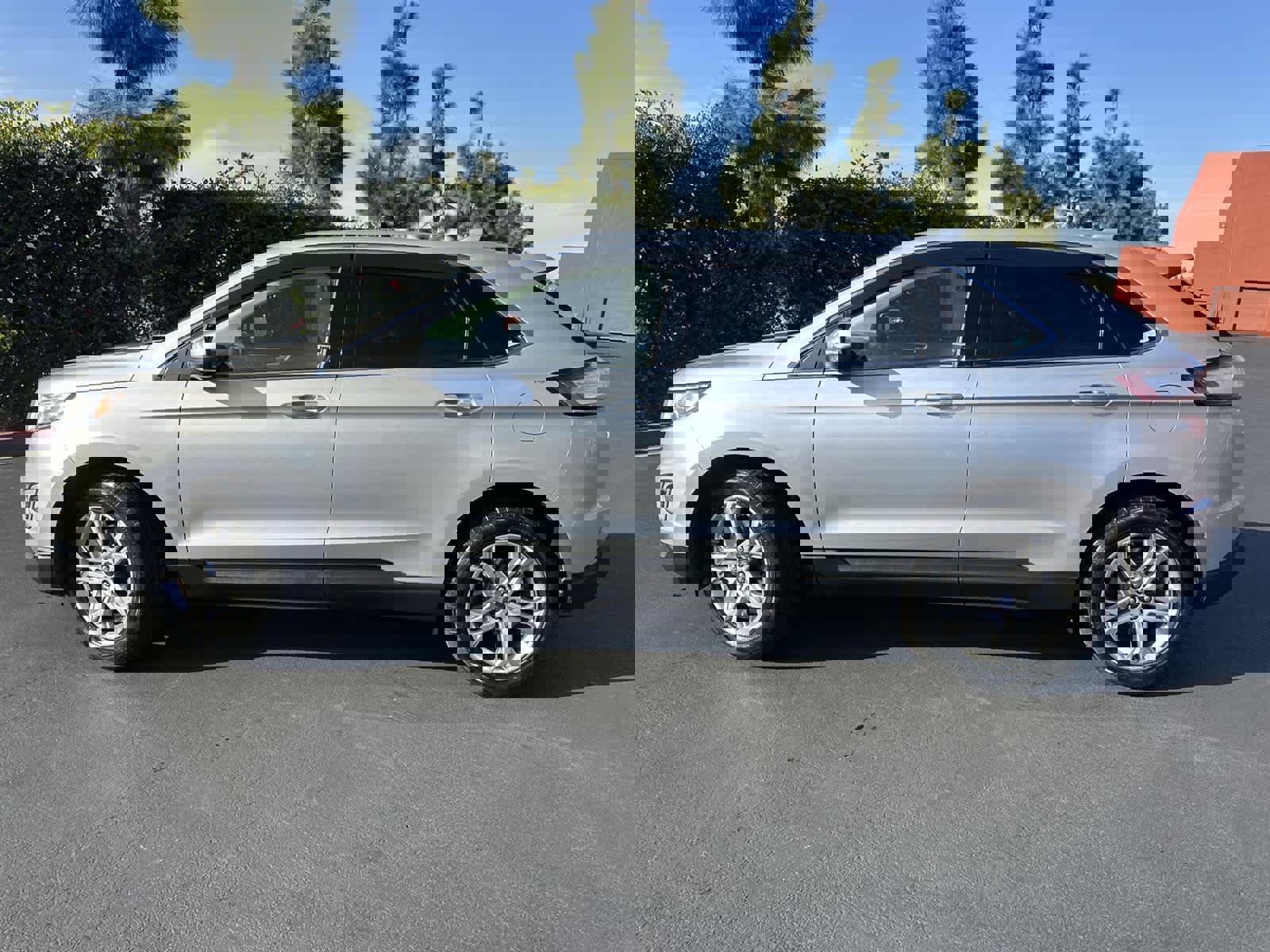 Used 2016 Ford Edge Titanium w/ Technology Package image 3