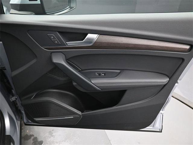 Used 2024 Audi Q5 e Premium Plus w/ Premium Plus Package image 37