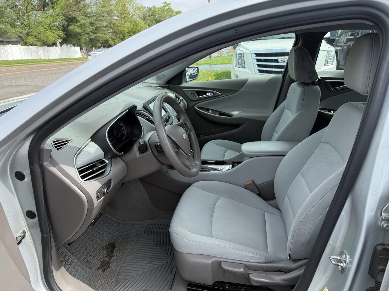 Used 2017 Chevrolet Malibu LS image 16