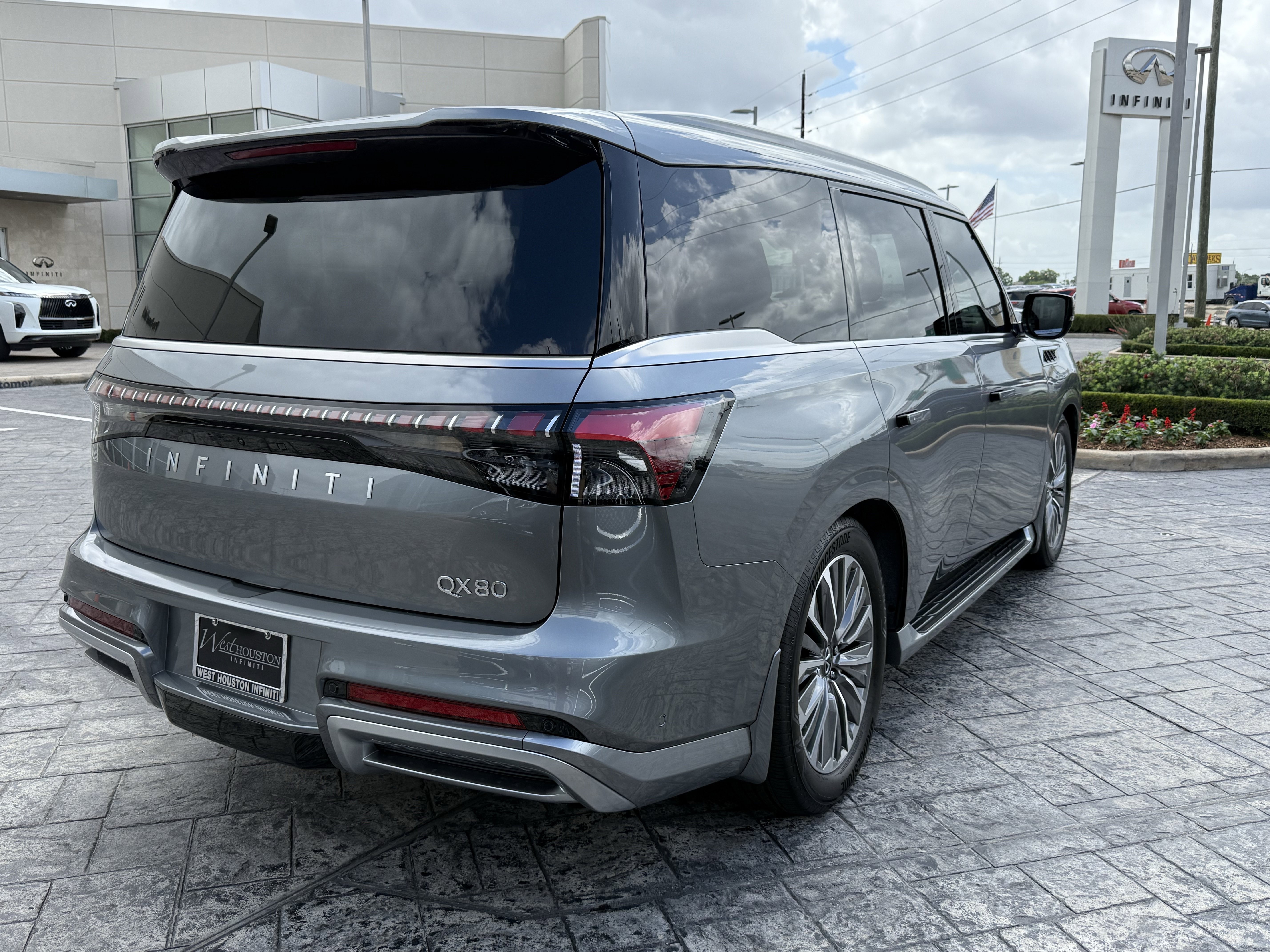 Certified 2026 INFINITI QX80 Luxe w/ Cargo Package image 7